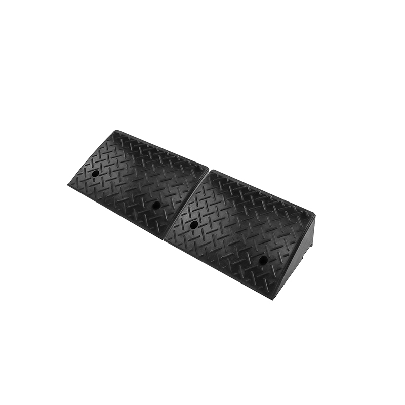 BLACK CURB RAMP L48XW32XH13cm , RUBBER